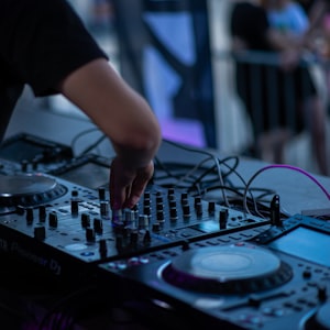 120 - DJ Alek-Z - Stay A While 2016 (Acapella Intro) Dimitri Vegas & Like Mike [120 Bpm] Clean 8A - 精选电音、榜单推荐